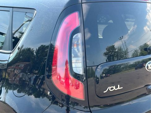 Used 2016 Kia Soul + FWD image 28