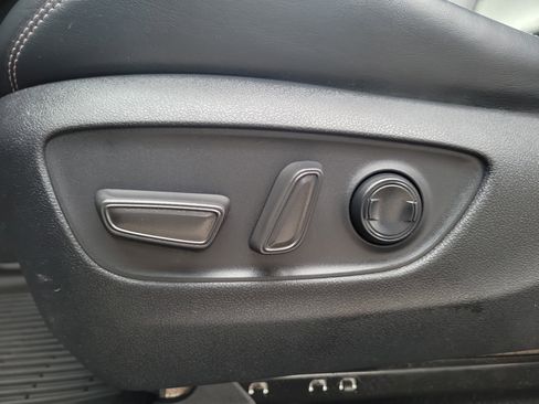 Used 2020 Toyota RAV4 XLE Premium image 19