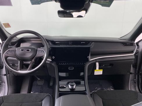 New 2026 Jeep Grand Cherokee Altitude AWD/4WD image 4