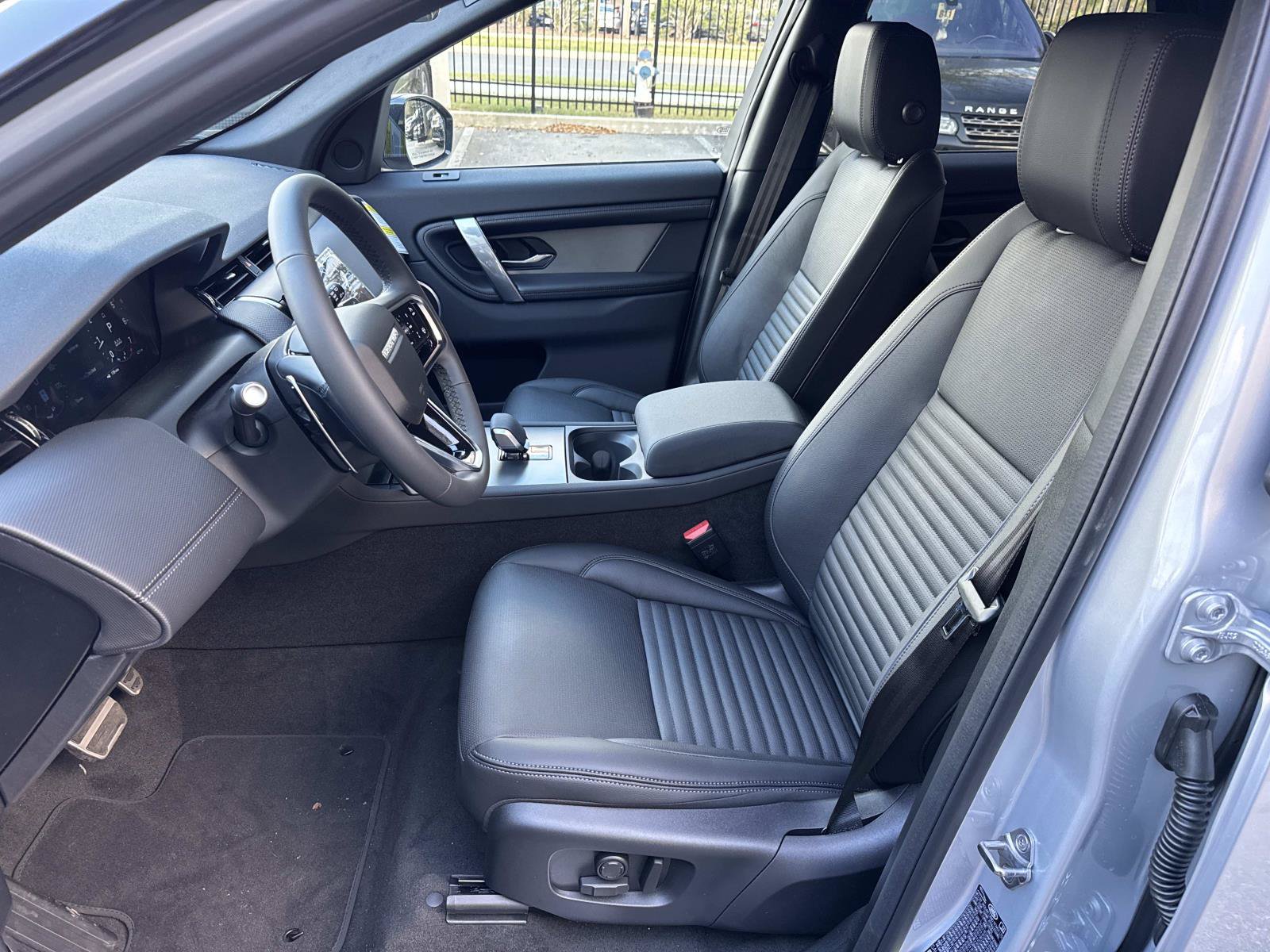 Used 2026 Land Rover Discovery Sport Landmark AWD/4WD image 22