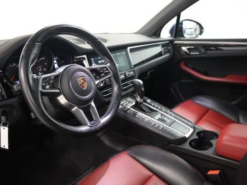 Used 2020 Porsche Macan AWD/4WD image 24