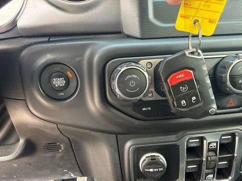 Used 2023 Jeep Wrangler Unlimited Sport AWD/4WD image 39