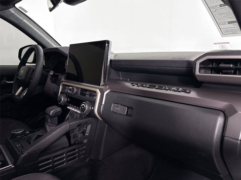 Certified 2026 Toyota Tacoma TRD Off-Road AWD/4WD image 37