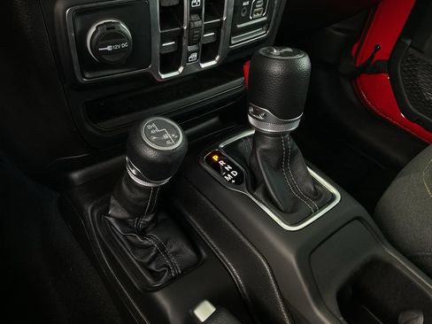 Used 2025 Jeep Wrangler Unlimited Sport AWD/4WD image 16