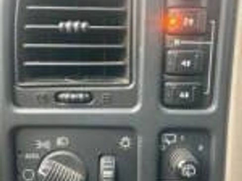 Used 2003 Chevrolet Suburban LT w/ LT Preferred Equipment Group AWD/4WD image 10