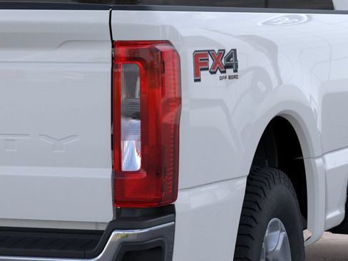 New 2026 Ford F350 XLT w/ FX4 Off-Road Package AWD/4WD image 21