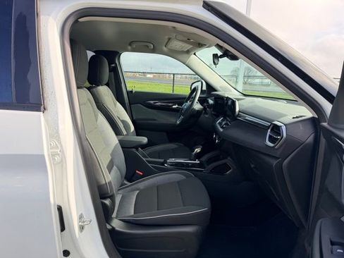 Certified 2024 Chevrolet TrailBlazer LT w/ LT Cold Weather Package image 12