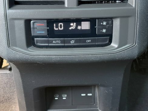 Used 2023 Volkswagen Atlas SEL AWD/4WD image 25