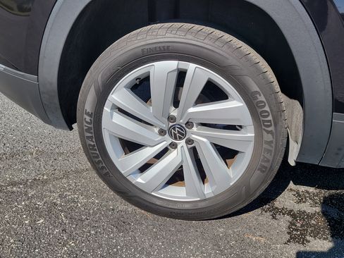 Used 2023 Volkswagen Atlas Cross Sport SE image 9