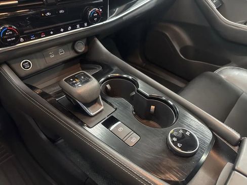 Used 2022 Nissan Rogue SL w/ SL Premium Package image 21