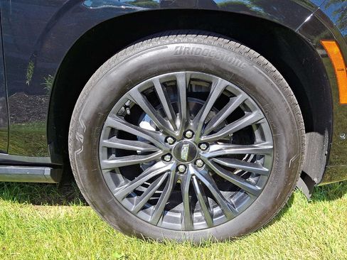 Used 2025 Cadillac Escalade Sport Platinum w/ LPO, Floor Liner Package AWD/4WD image 8