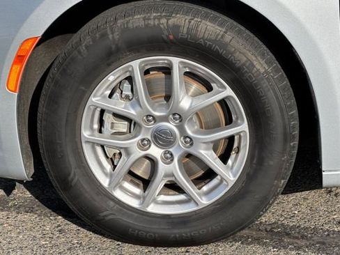 Used 2024 Chrysler Pacifica Touring-L image 46