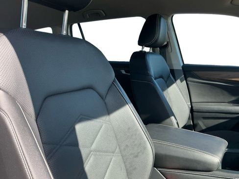 Used 2024 Volkswagen Atlas SE AWD/4WD image 18