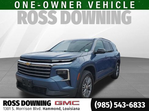Used 2025 Chevrolet Traverse LT w/ Driver Confidence Package AWD/4WD image 1