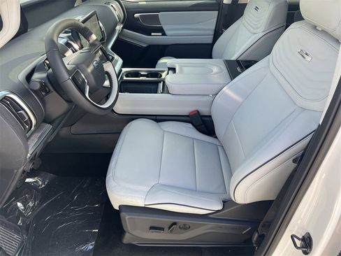 New 2025 Ford Expedition Platinum w/ Platinum Ultimate Package image 18