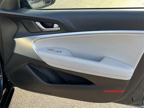 Used 2024 Genesis G70 2.5T image 20