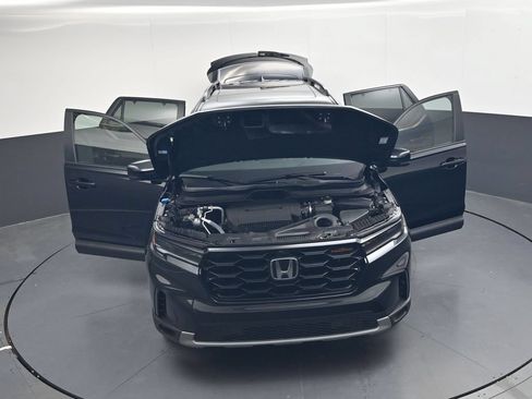 Certified 2023 Honda Pilot TrailSport image 41