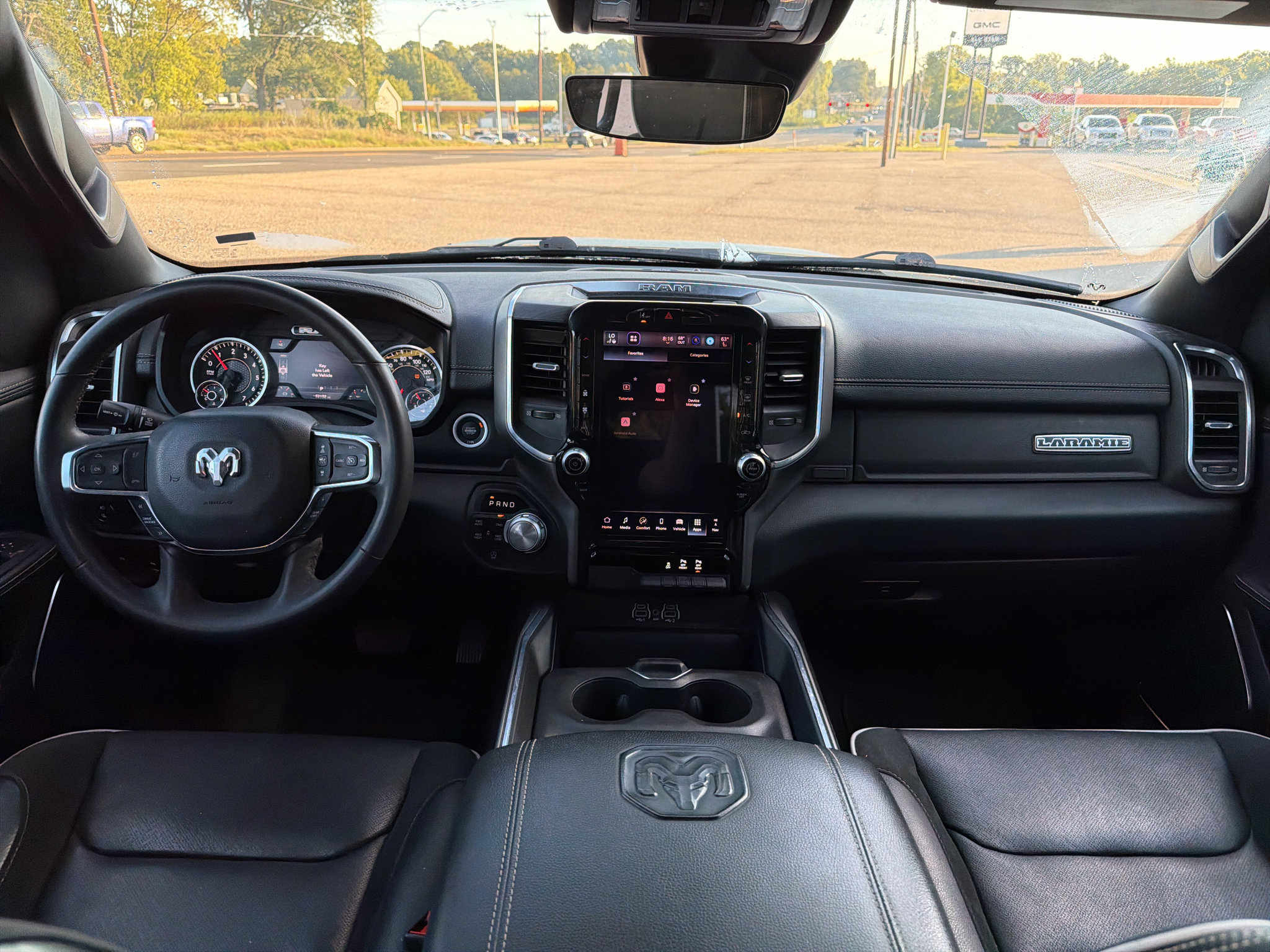 Used 2025 RAM 1500 Laramie AWD/4WD image 6