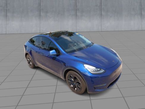 Used 2021 Tesla Model Y Long Range AWD/4WD image 2