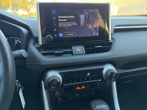 Used 2024 Toyota RAV4 LE image 13