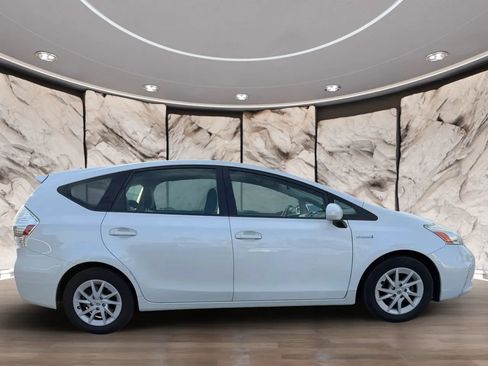 Used 2012 Toyota Prius V Three FWD image 4
