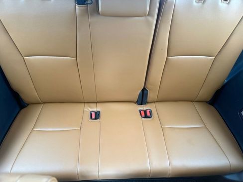 Used 2025 Toyota Highlander Platinum AWD/4WD image 39