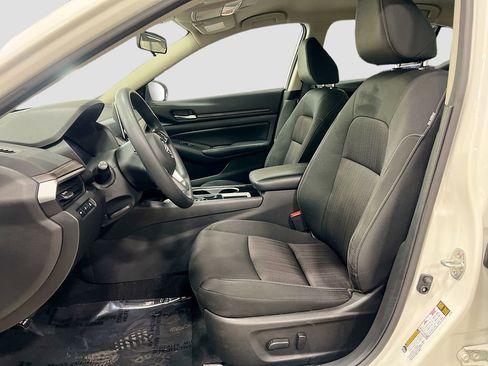 Used 2024 Nissan Altima 2.5 SV image 10