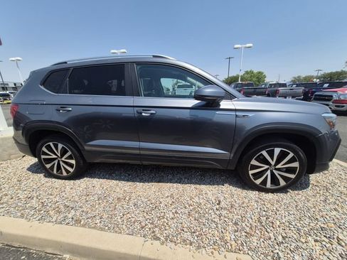 Used 2024 Volkswagen Taos SE FWD image 7