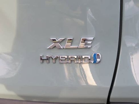 Used 2021 Toyota RAV4 XLE Premium image 8