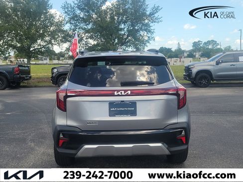 Certified 2024 Kia Seltos EX FWD image 5