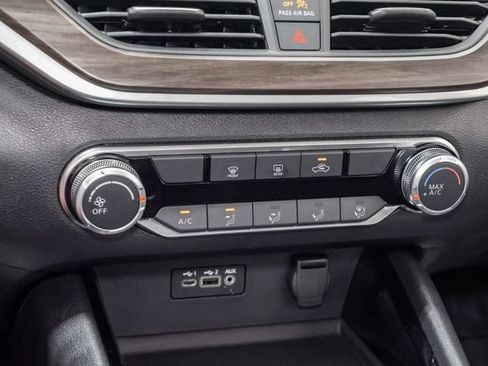 Used 2024 Nissan Altima 2.5 SV FWD image 18