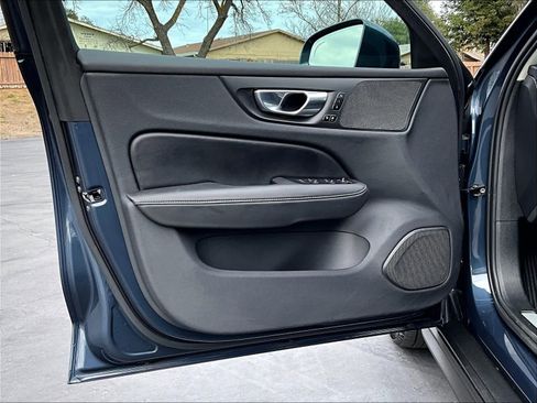 Used 2025 Volvo V60 B5 Cross Country Plus image 25