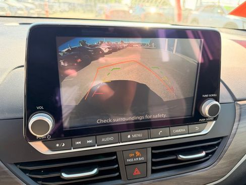 Used 2025 Nissan Altima 2.5 SV image 17