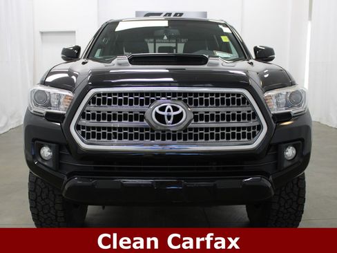 Used 2016 Toyota Tacoma TRD Sport w/ Premium & Technology Package image 3