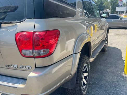 Used 2006 Toyota Sequoia SR5 AWD/4WD image 5