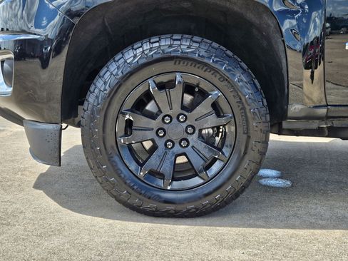 Used 2018 Chevrolet Colorado LT AWD/4WD image 11