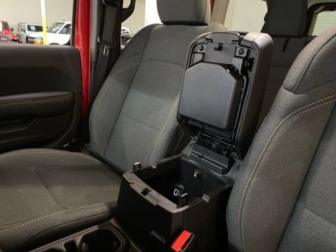 Used 2025 Jeep Wrangler Unlimited Sahara w/ Safety Group AWD/4WD image 66