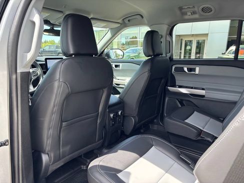 Used 2024 Ford Explorer XLT w/ Equipment Group 202A AWD/4WD image 16
