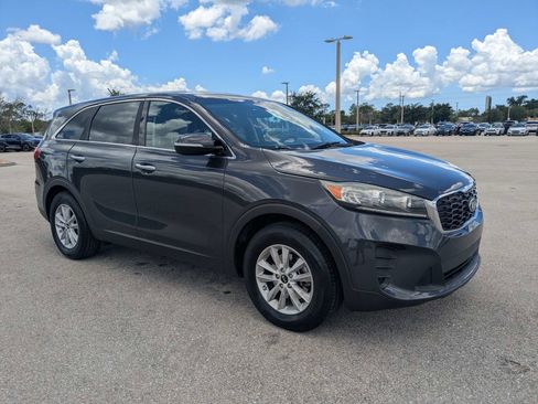Used 2019 Kia Sorento FWD image 2