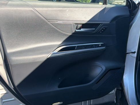 Used 2021 Toyota Venza XLE w/ Carpet Mat Package (TMS) AWD/4WD image 23