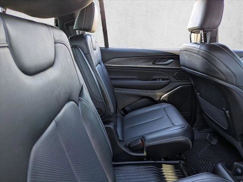 Used 2023 Jeep Grand Cherokee L Overland image 21