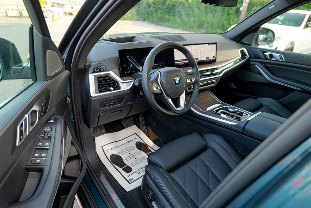 Used 2024 BMW X5 xDrive40i w/ Premium Package AWD/4WD image 16