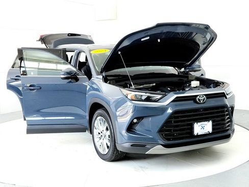 Used 2024 Toyota Grand Highlander AWD image 9