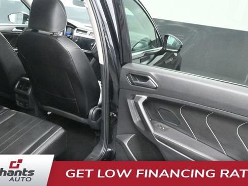 Used 2024 Volkswagen Tiguan SE FWD image 9
