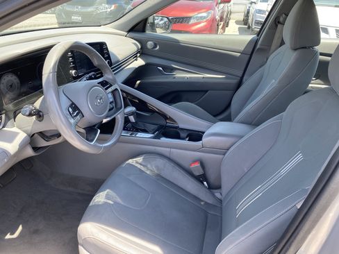 Used 2022 Hyundai Elantra SEL w/ Convenience + Premium Package FWD image 13