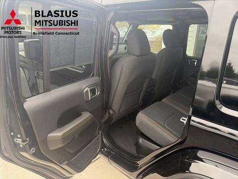 Used 2025 Jeep Wrangler Unlimited Sahara w/ Safety Group image 31