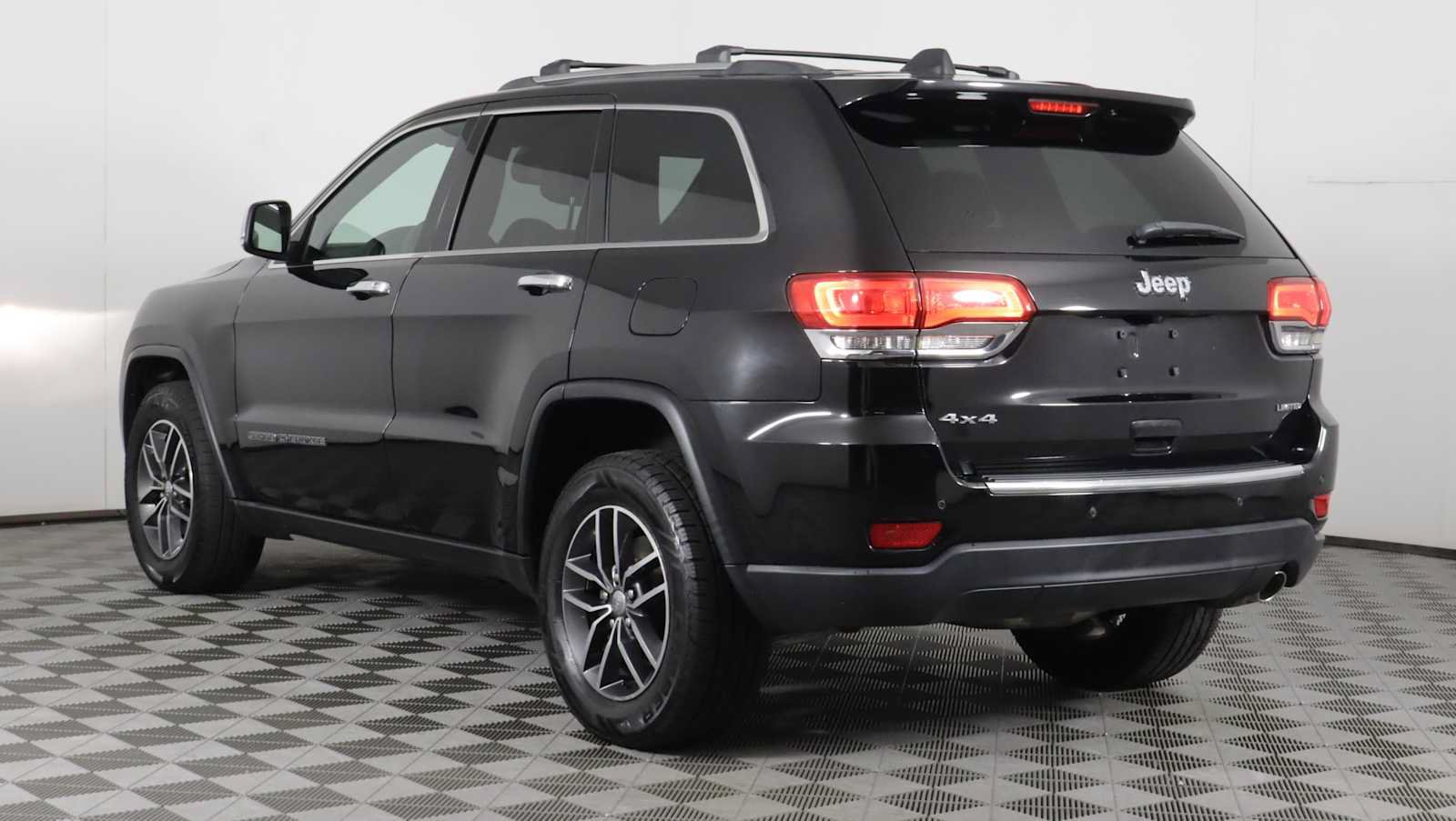 Used 2018 Jeep Grand Cherokee Limited AWD/4WD image 4