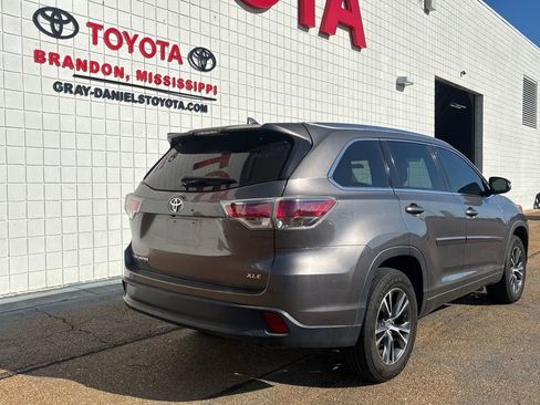 Used 2016 Toyota Highlander XLE image 5