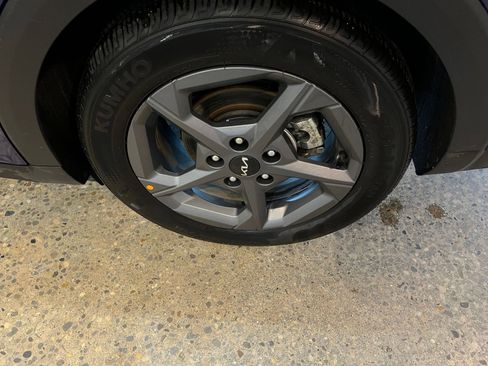 Used 2025 Kia K4 LXS image 29