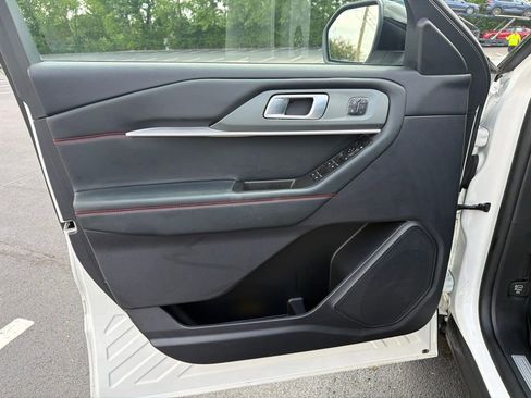 Used 2025 Ford Explorer ST-Line w/ Premium Package AWD/4WD image 18